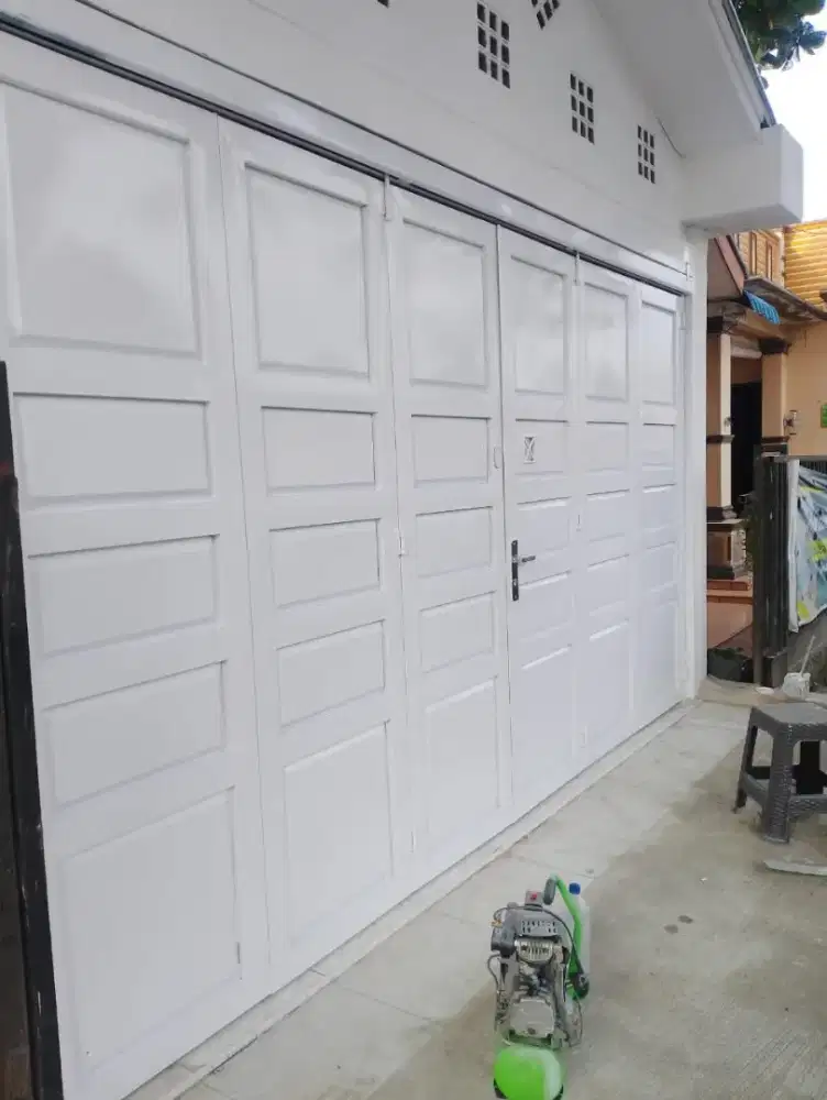 Pintu besi plat tempahan