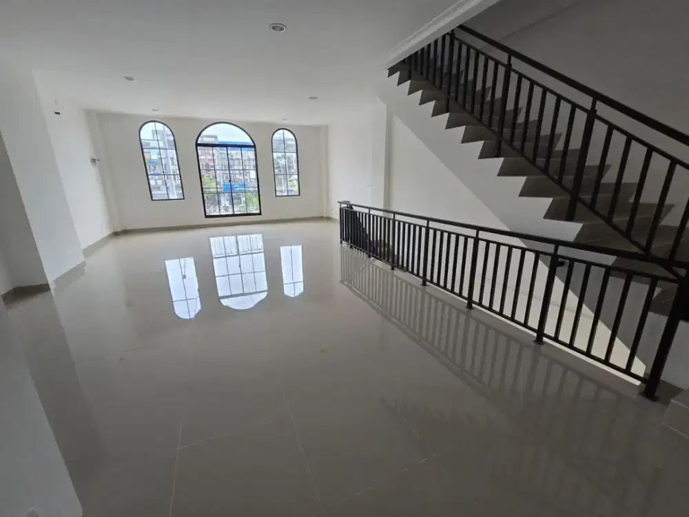 Ruko 3 Lantai Osaka PIK 2 Boulevard Hadap Jalan Siap Pakai