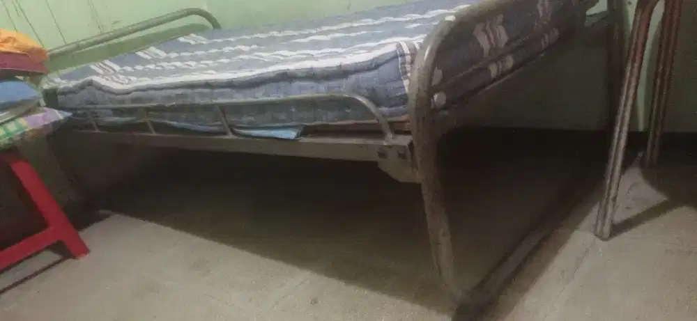 Ranjang besi + kasur