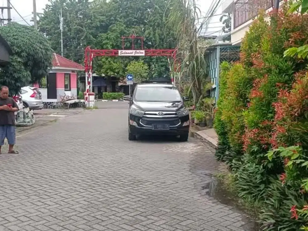 Rumah dijual Selangkah jalan raya Lokasi strategis, tengah kota, Area bisnis