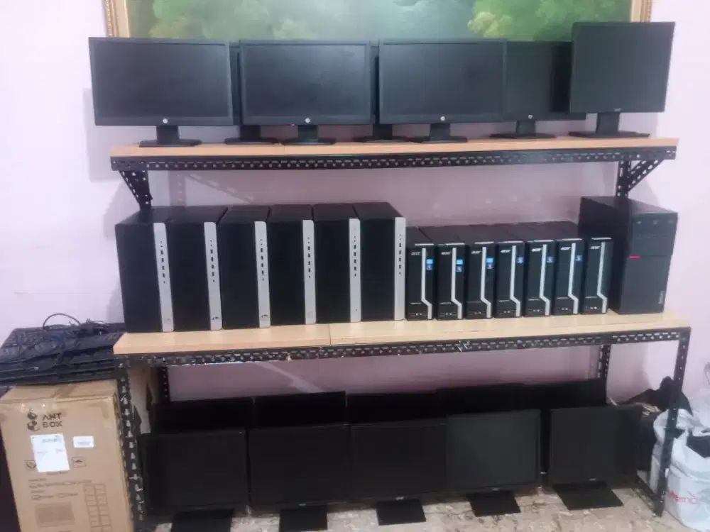 14 pcs komputer lengkap masih sangat bagus.