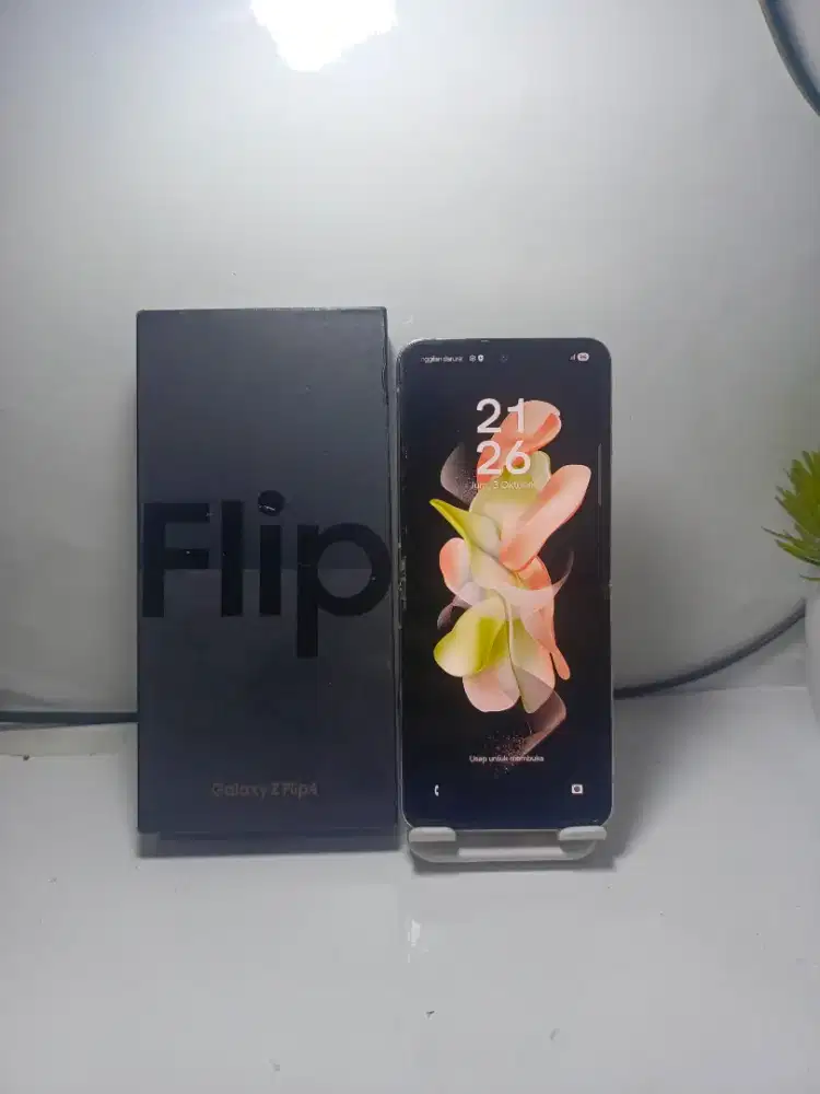 SAMSUNG Z FLIP 4  RAM 8/256GB ORIGINAL SEIN MULUS FULLSHET S