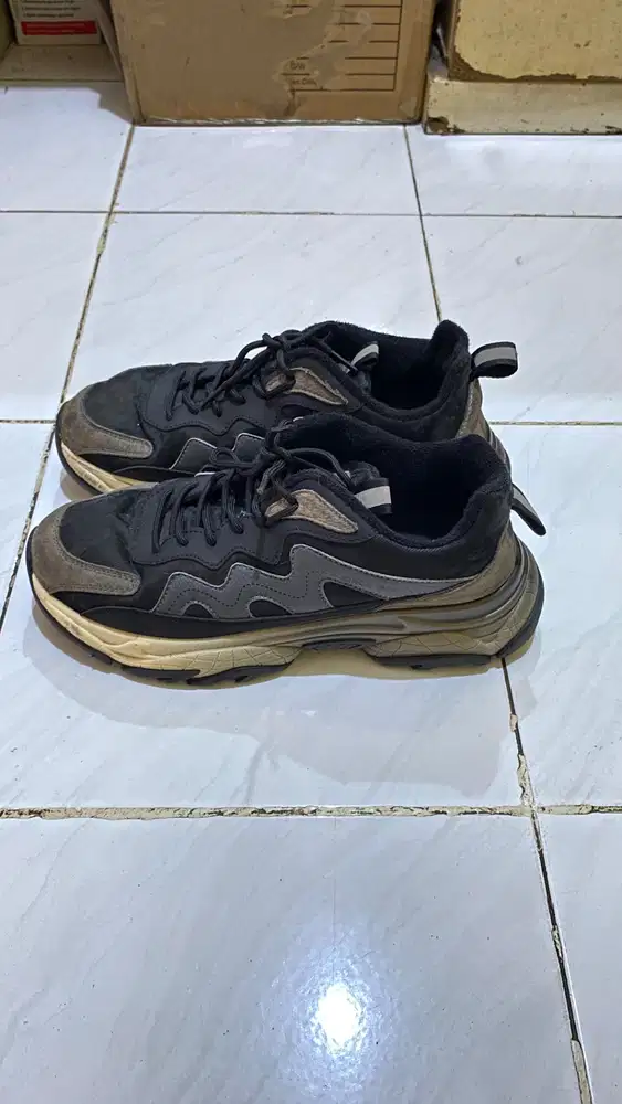 SEPATU AOKANG made in China