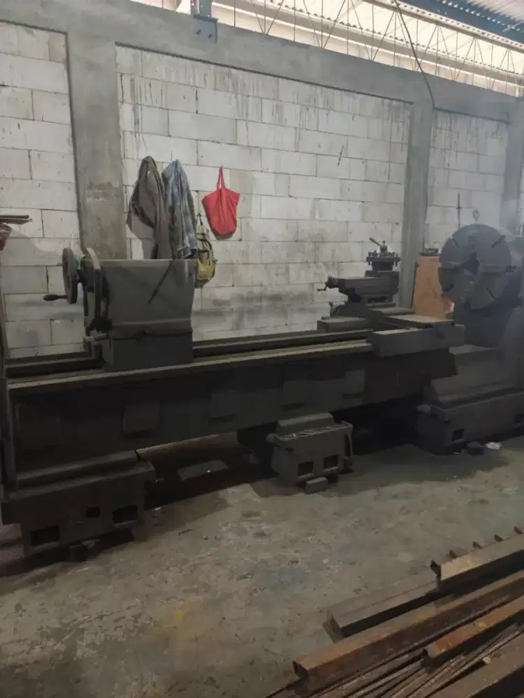 Mesin bubut merek kyokuto