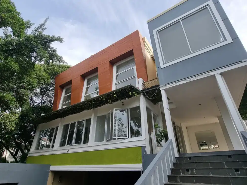 Dijual Rumah 3 Lantai Luas Tanah 400m2 Design Tropical Modern - Pondok Indah, Jakarta Selatan