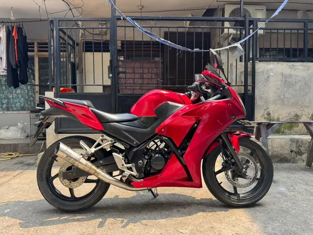 Honda CBR 150 thun 2015 mesin halus jozz siap gas gan.