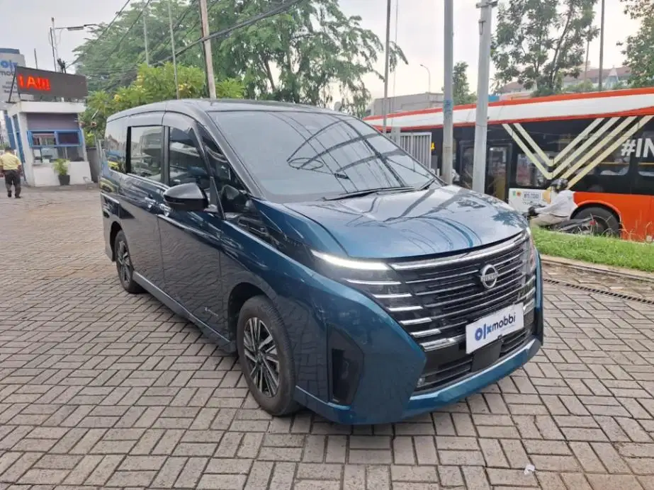 LOW DP Nissan Serena 1.4 Highway Star ePower Two Tone Bensin-AT 2024 P