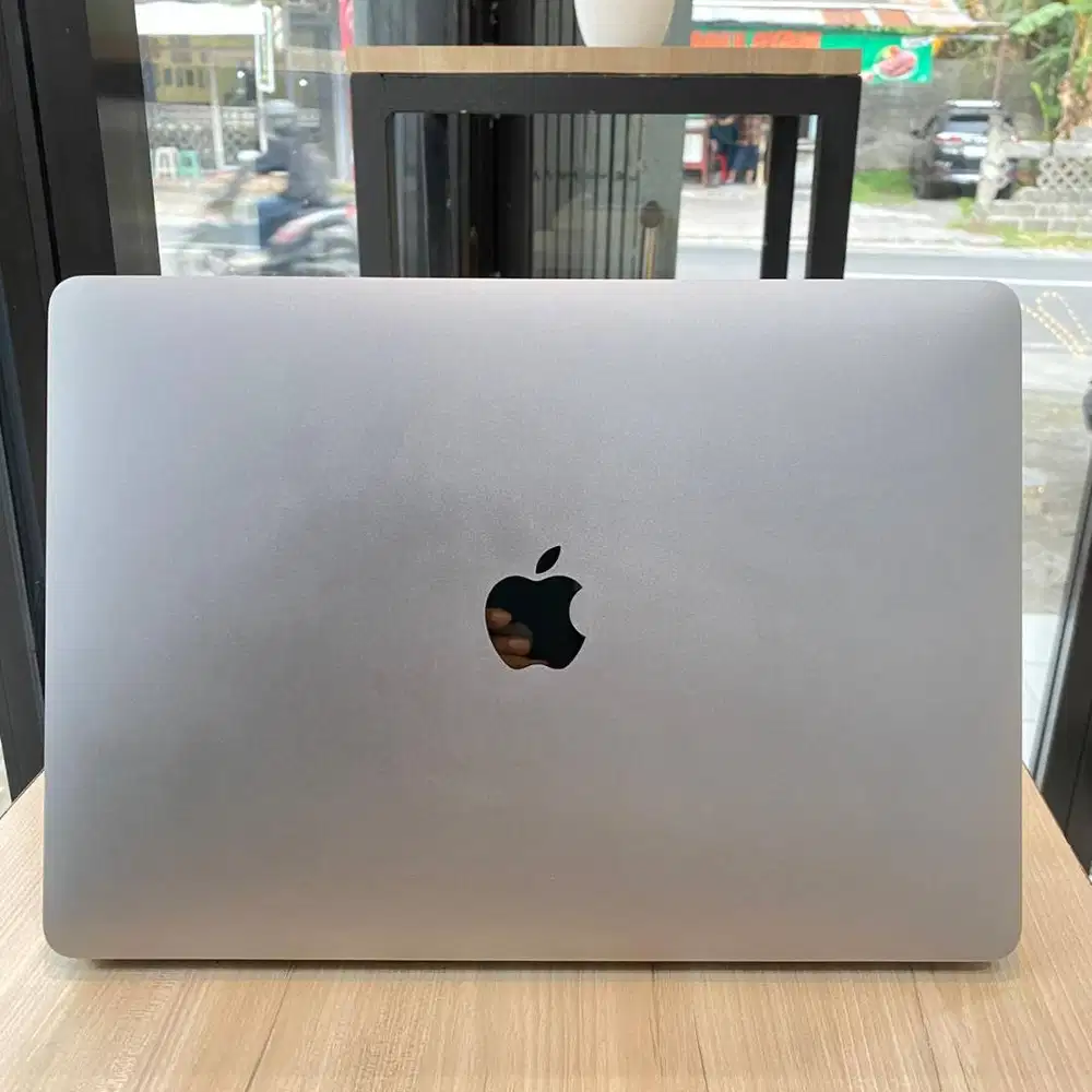 Macbook Pro M1 2020 13inch RAM 16GB//512GB Touchbar Siap Pakai