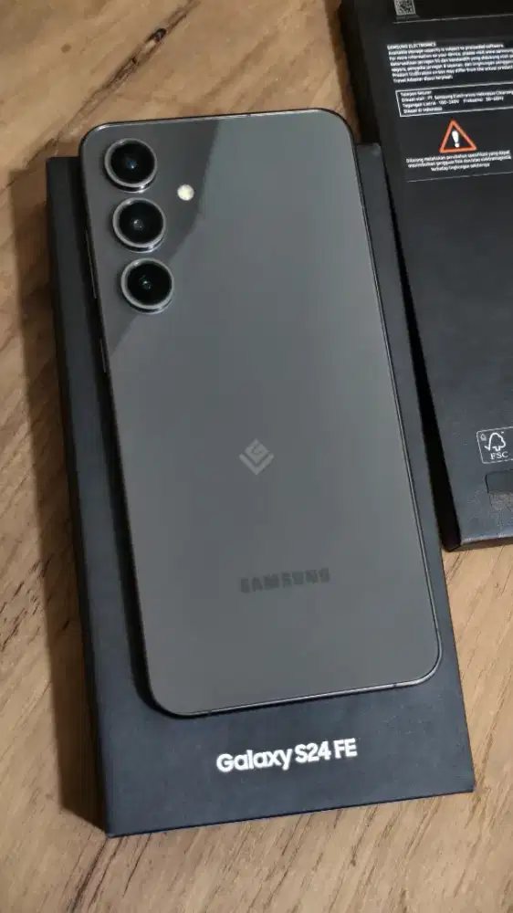 Samsung S24fe 8/512 5G second garansi resmi Agustus 2026