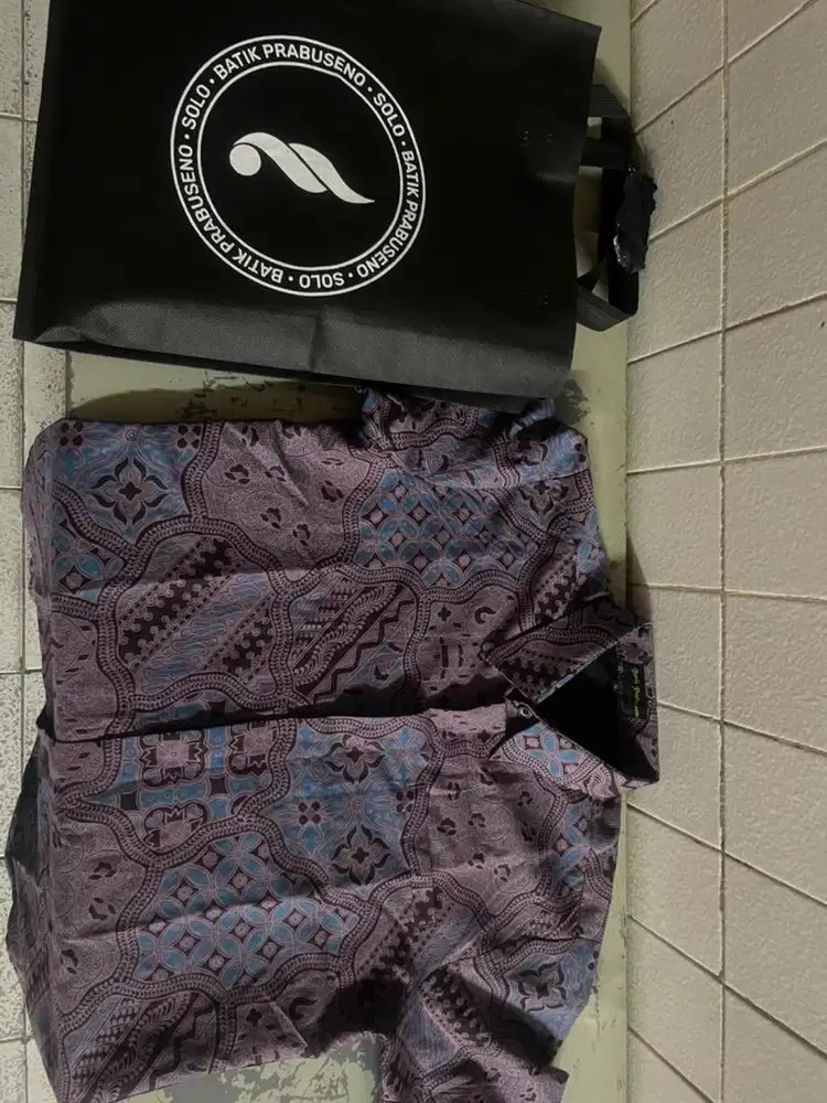 Jual batik prabuseno warna ungu masih baru ukuran M