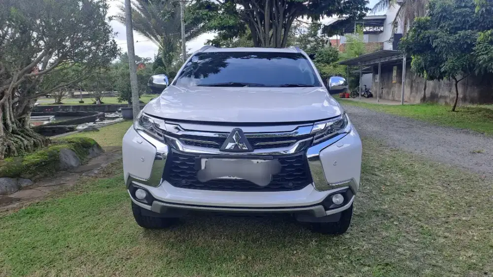 Pajero Sport Dakar 4X2 Automatic Warna Putih Tahun 2019