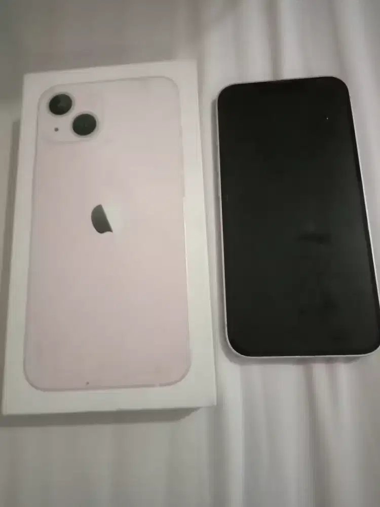 Jual iphone 13 pemakaian pribadi.masih mulus.pemakaian wanita.