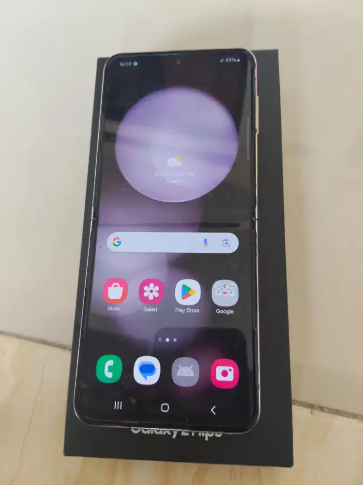 Samsung Z Flip 5 8/256 Fullset Like New Ex Pemakaian Cewek !!!