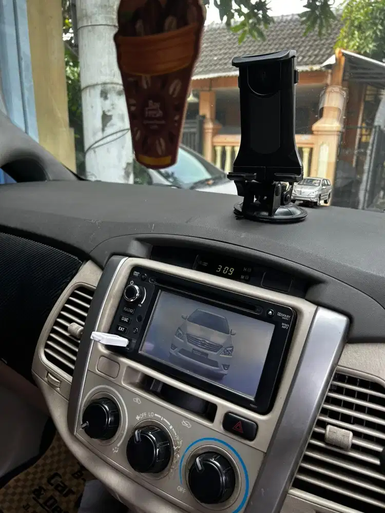 Toyota Kijang Innova 2012 Bensin