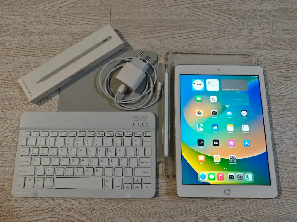 IPAD 5 32GB WIFI GOOD CONDITION