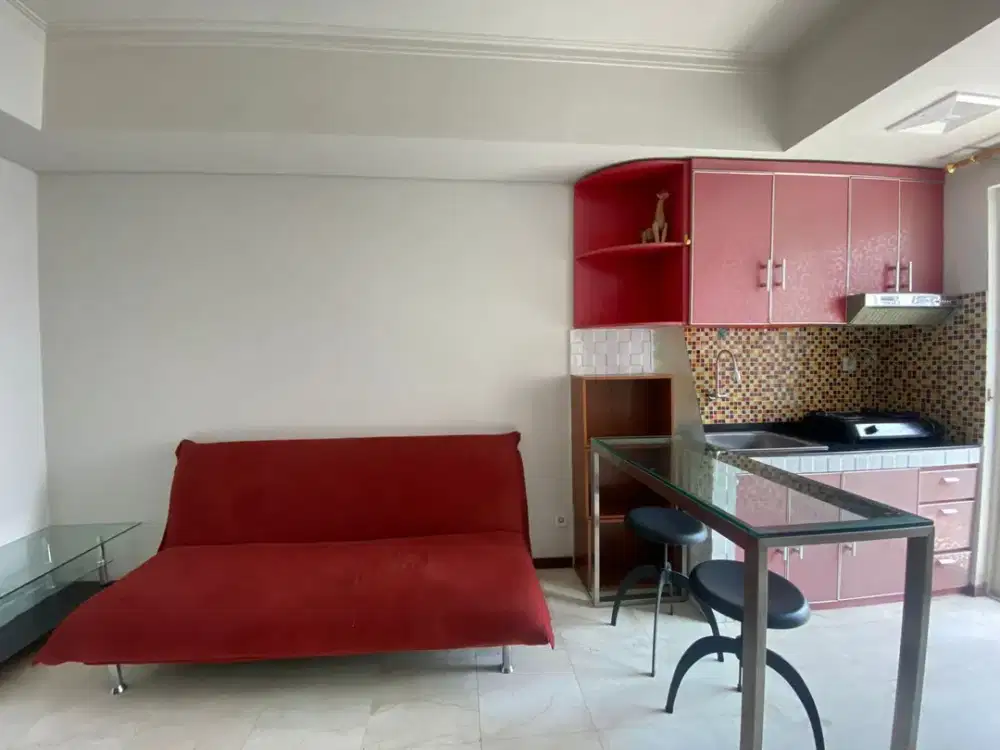 Disewakan cepat murah bisa bulanan Apartemen Royal Mediterania Garden tipe 2BR+ Furnish ada Mesin Cuci Lokasi Terbaik dekat Mal Central Park