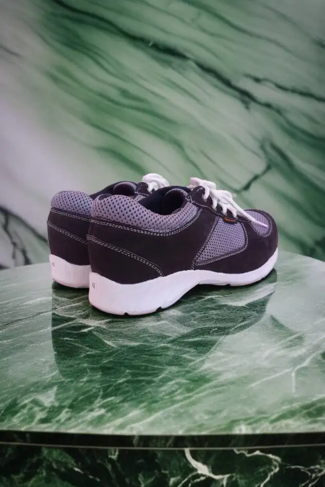 Prioritas Sepatu safety anti gores Jember