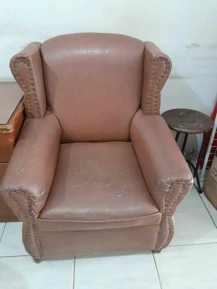 Sofa single ada 2 buah