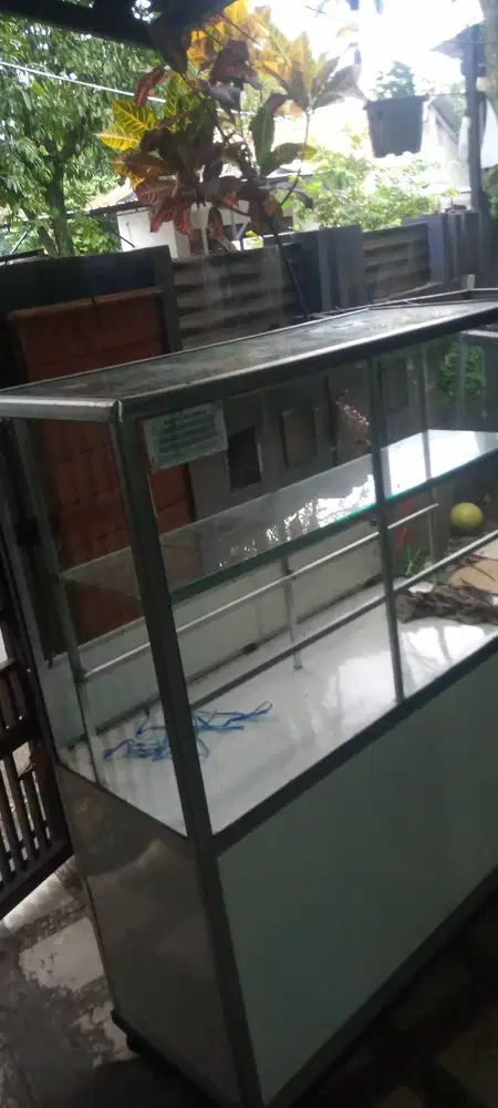 Roda gerobak etalase