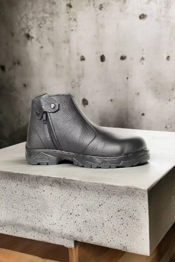 Premium Sepatu safety anti pecah Cikampek