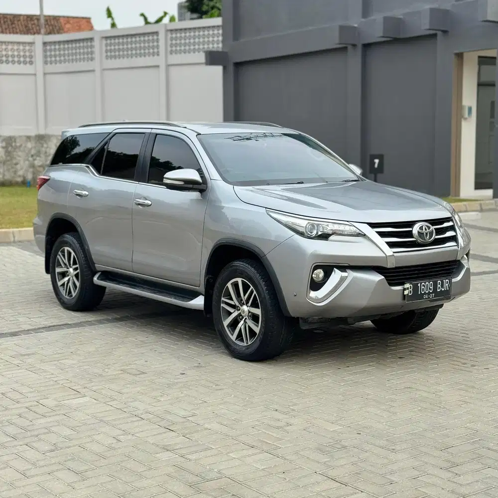 Toyota Fortuner 2.4 VRZ Matic 2017 Silver AT Diesel Solar