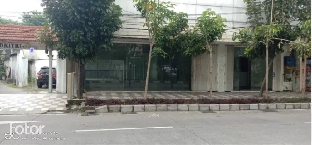 Disewakan Ruko 2Lantai ex. Showroom Komersial Area Mayjend Sungkono