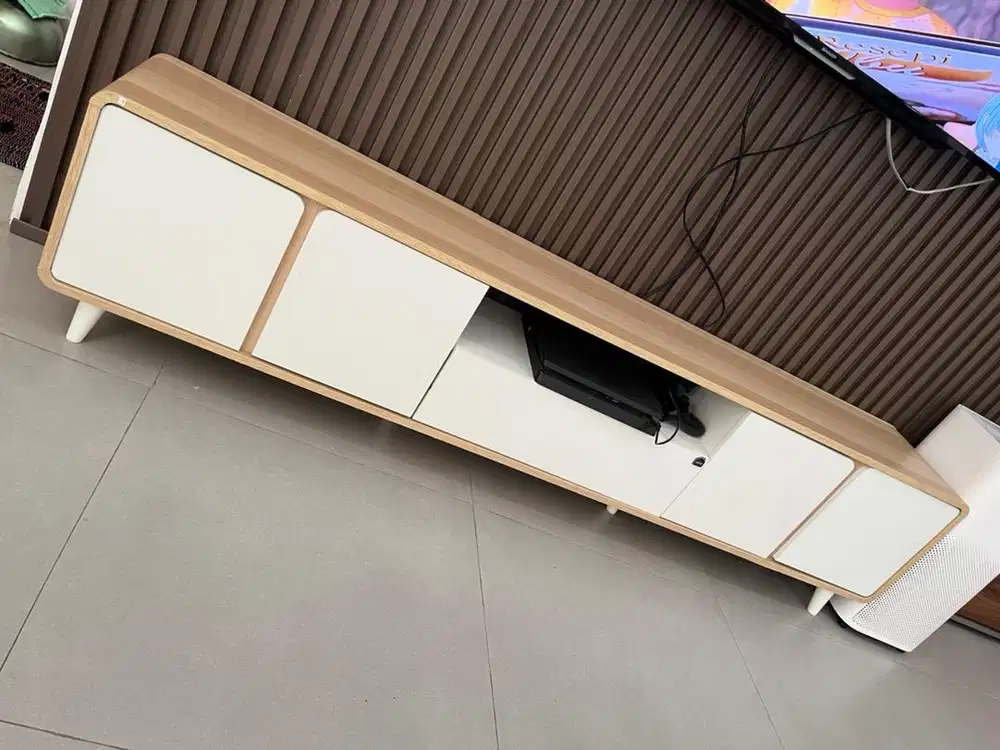 Lemari tv kondisi bagus