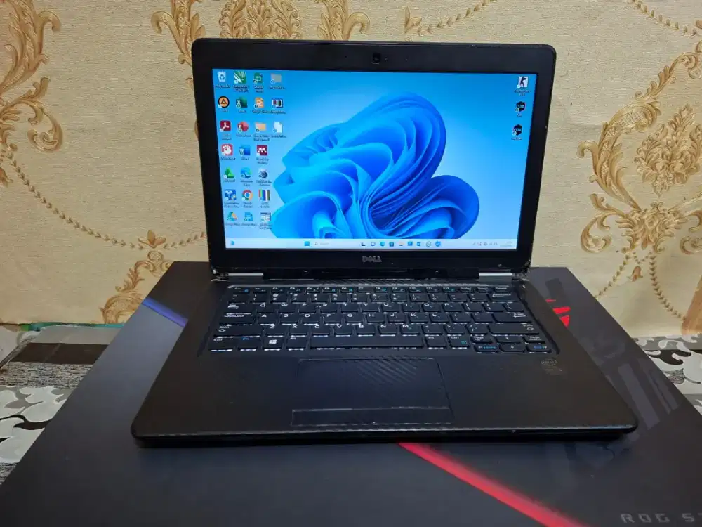 LAPTOP DELL LATITUDE E7250 INTEL CORE I5-5300U -SSD 256GB -8GB -