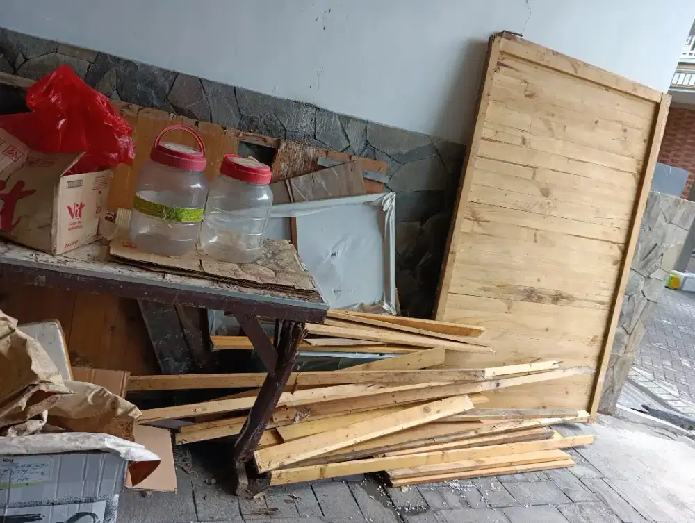 Jual murah kayu jati belanda bekas kedai
