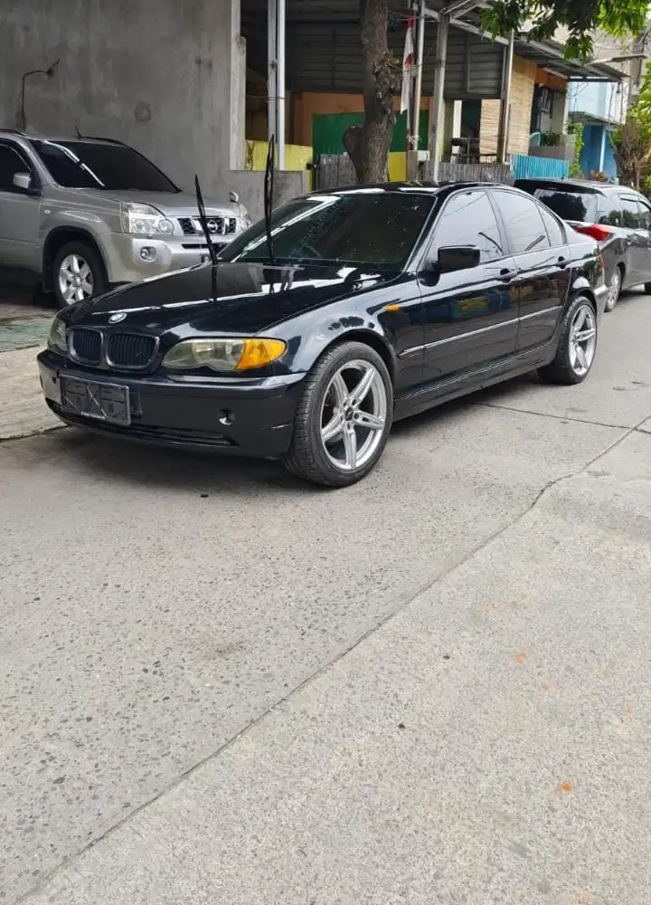 BMW 318i 2003 Bensin