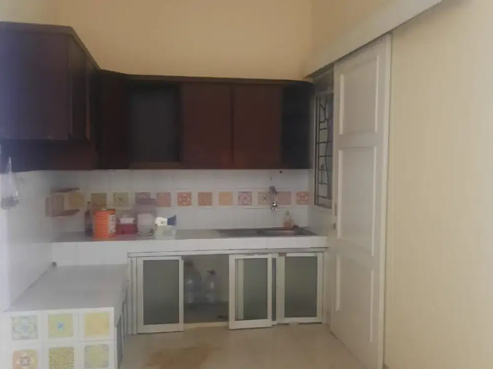 Rumah Di Taman Crystal Serpong Tangerang Luas 8x16 2 Lantai Berikut AC 2 Unit