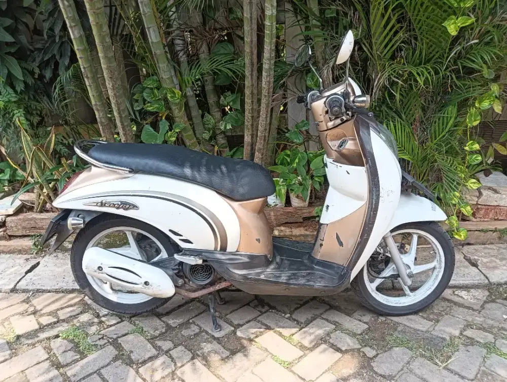 Scoopy tahun 2012 B jakarta barat