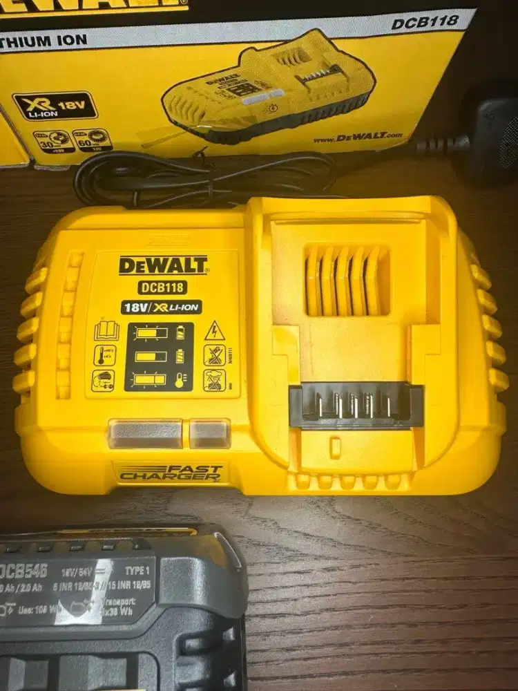 DEWALT 18V Fast Charger Battery Baterai DCB118 Mesin Bor Cordless