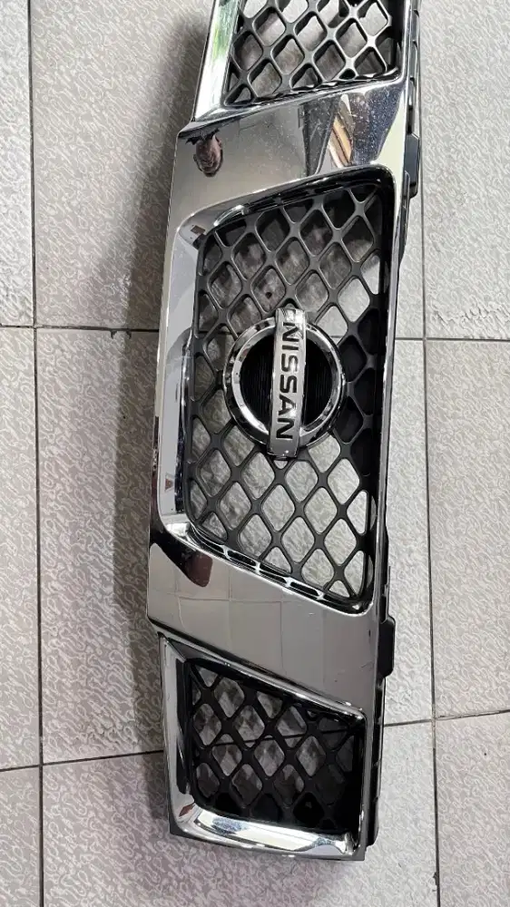 Grill mobil nissan navara thn 2008