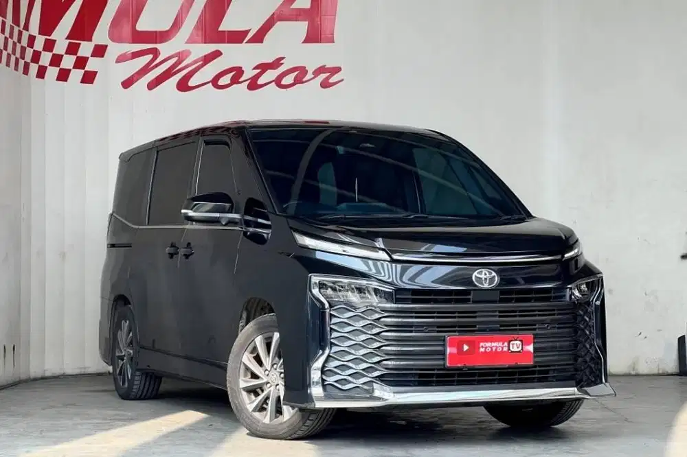 TOYOTA VOXY TSS CVT 2023 HITAM