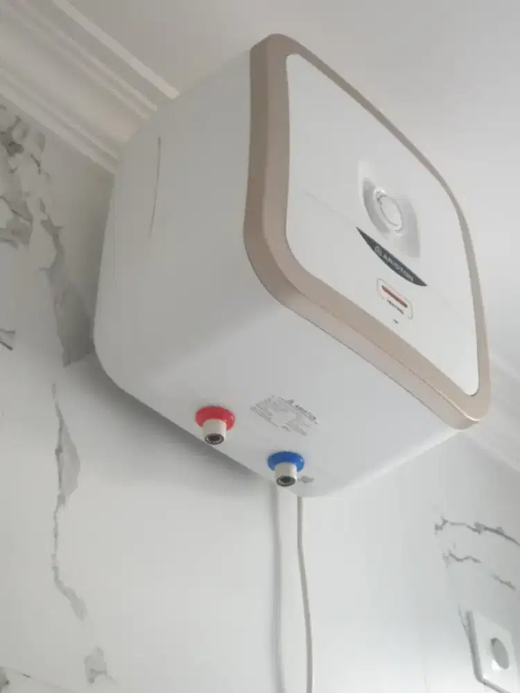 Ariston water heater 10 Liter