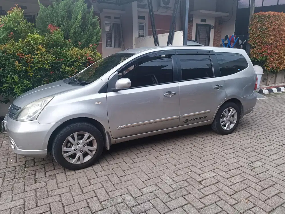 Nissan Grand livina 2012 Bensin