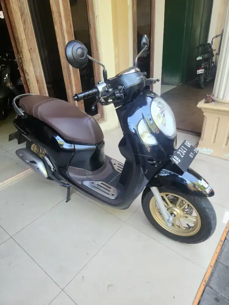 Scoopy hitam emas 2021 keyless gbm remote 2 wajib