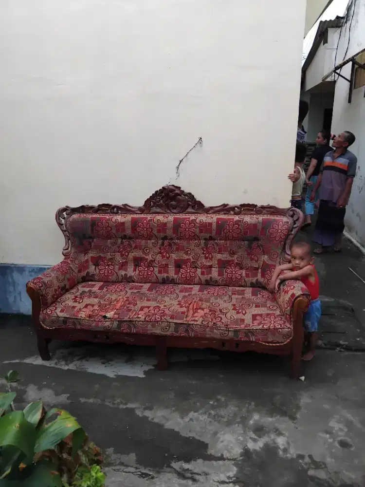 Sofa bekas banyak defect