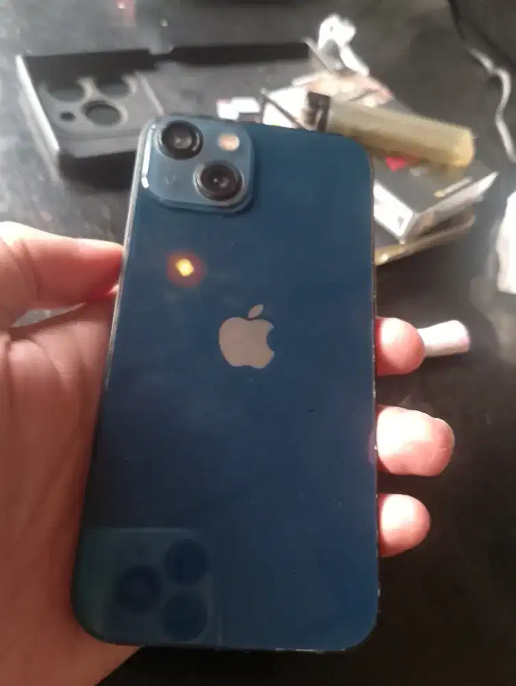 iPhone 13 midnight blue