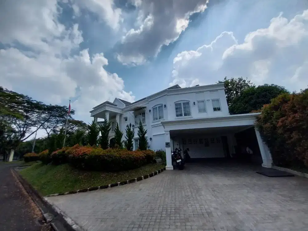 RUMAH MEWAH SUTERA TELAGA BIRU ALAM SUTERA