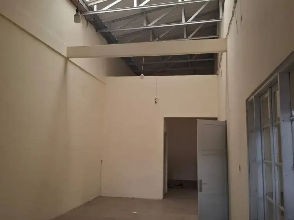 Disewakan gudang pinggir jalan boulevard di jalan cendrawasih