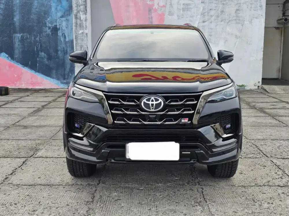 Km 14 ribuan fortuner gr sport 2.8  tetradrive 4x4 at 2023 hitam