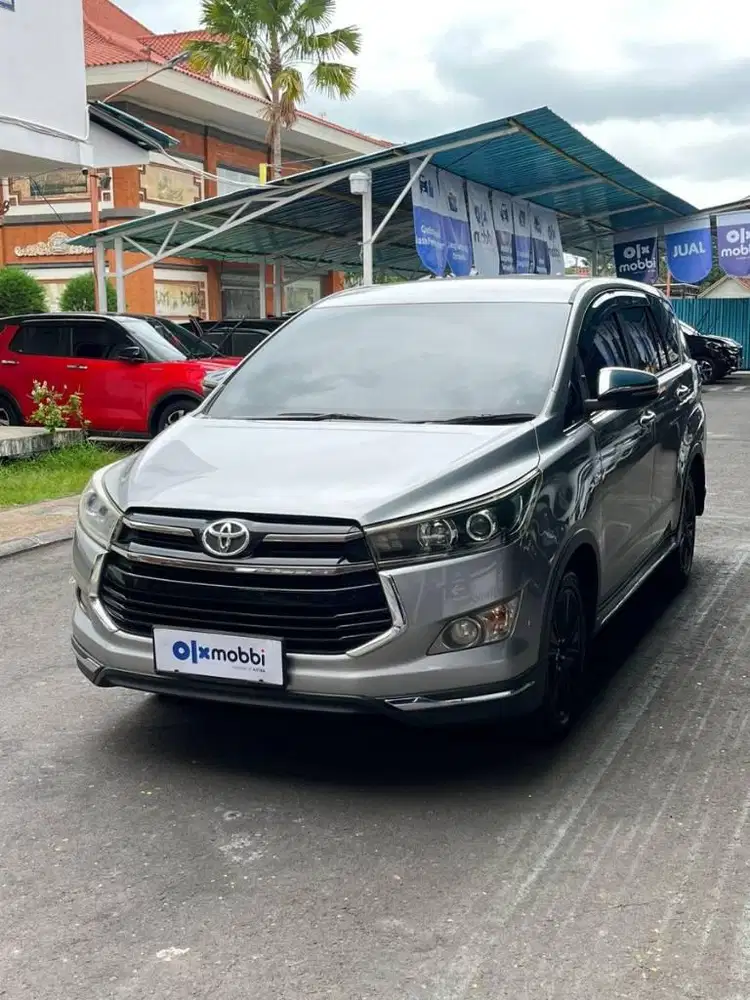 DP Rendah  - Toyota Kijang Innova 2.0 Venturer Bensin MT 2018 Silver