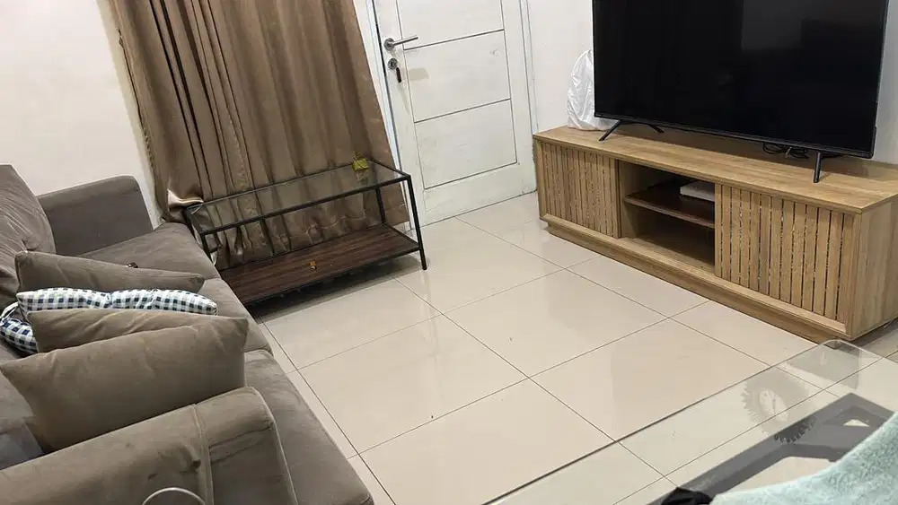 Meja tv ukuran 150 cm