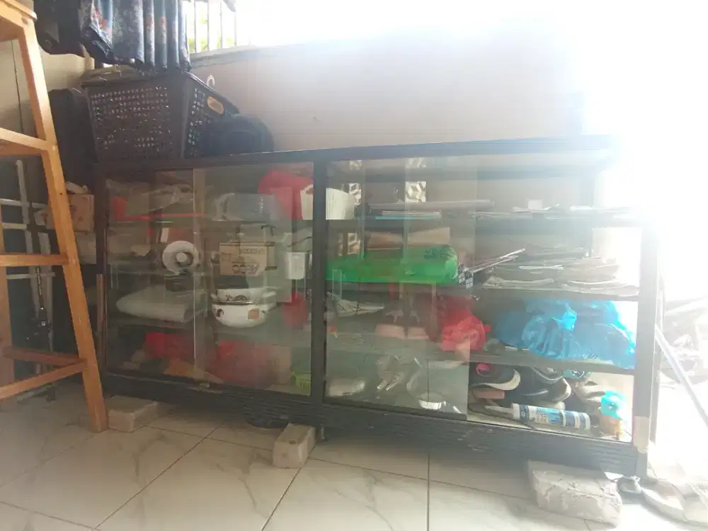 Etalase ukuran 2 meter