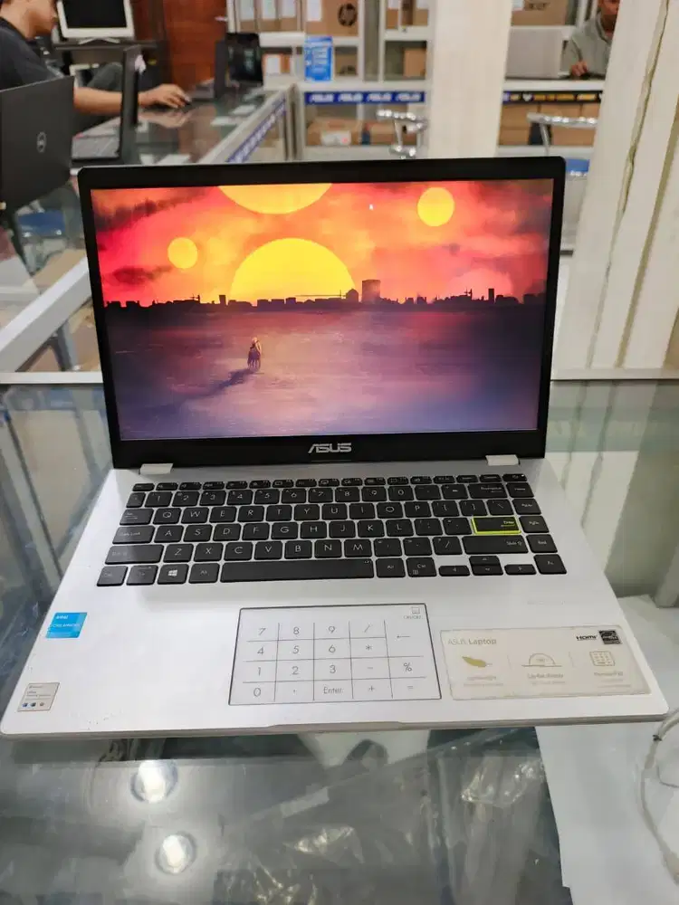 LAPTOP ASUS VIVOBOOK E410KA  RAM 4 GB SSD 512 LAYAR 14 INC WINDOWS 11