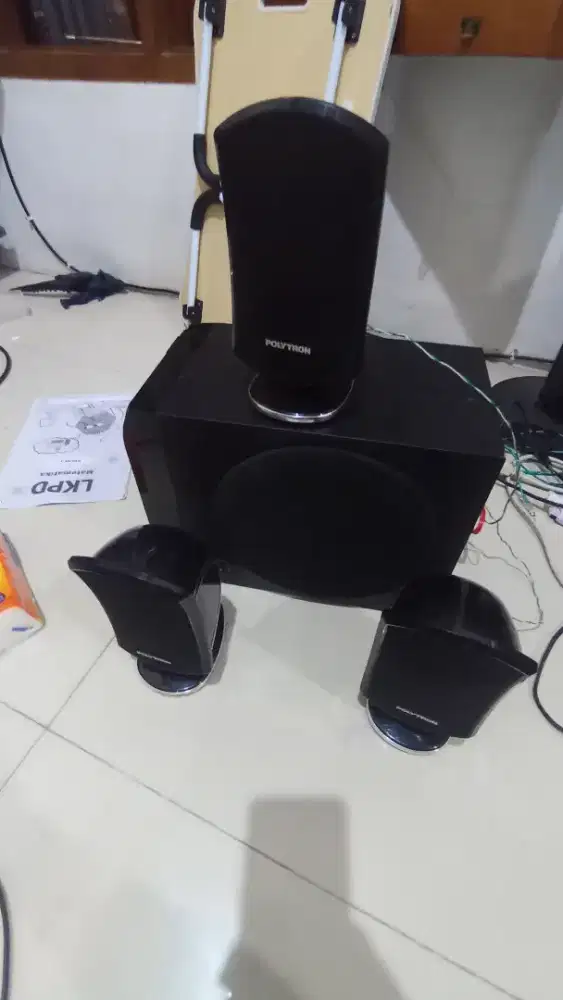 Dijual, subwoofer aktif Polytron & 3 speaker bawaan nya