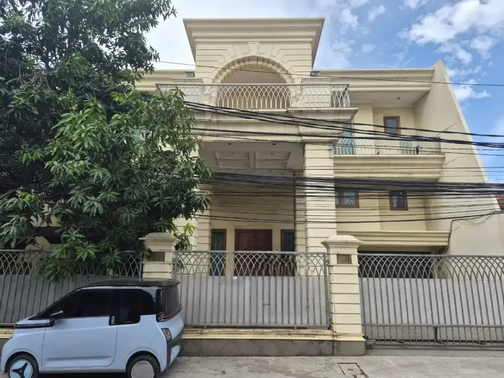 Rumah 3 Lantai di Pondok Cabe Ilir, Hanya 12 Menit ke Tol Pamulang