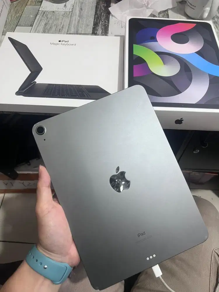 Ipad air 5 64gb inter wifi only includ ipad magic keyboard original